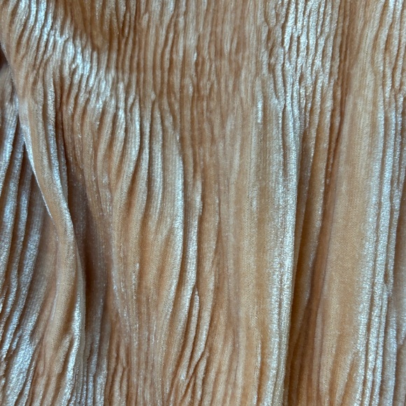 Women's Blush Button-Up Top - Picture 3 of 3